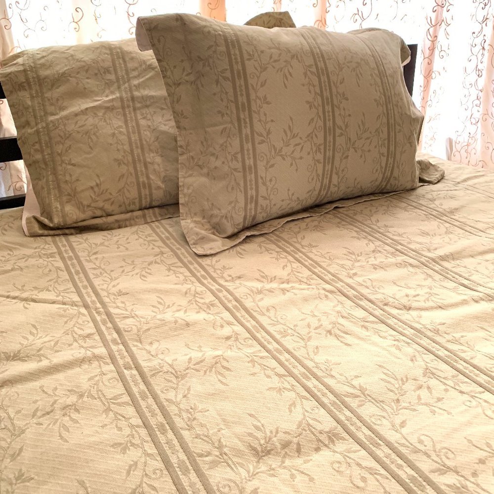 Frette 3 piece Queen Duvet Set With Shams